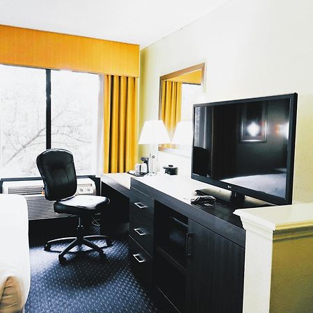 Park Inn By Radisson Олбани Экстерьер фото