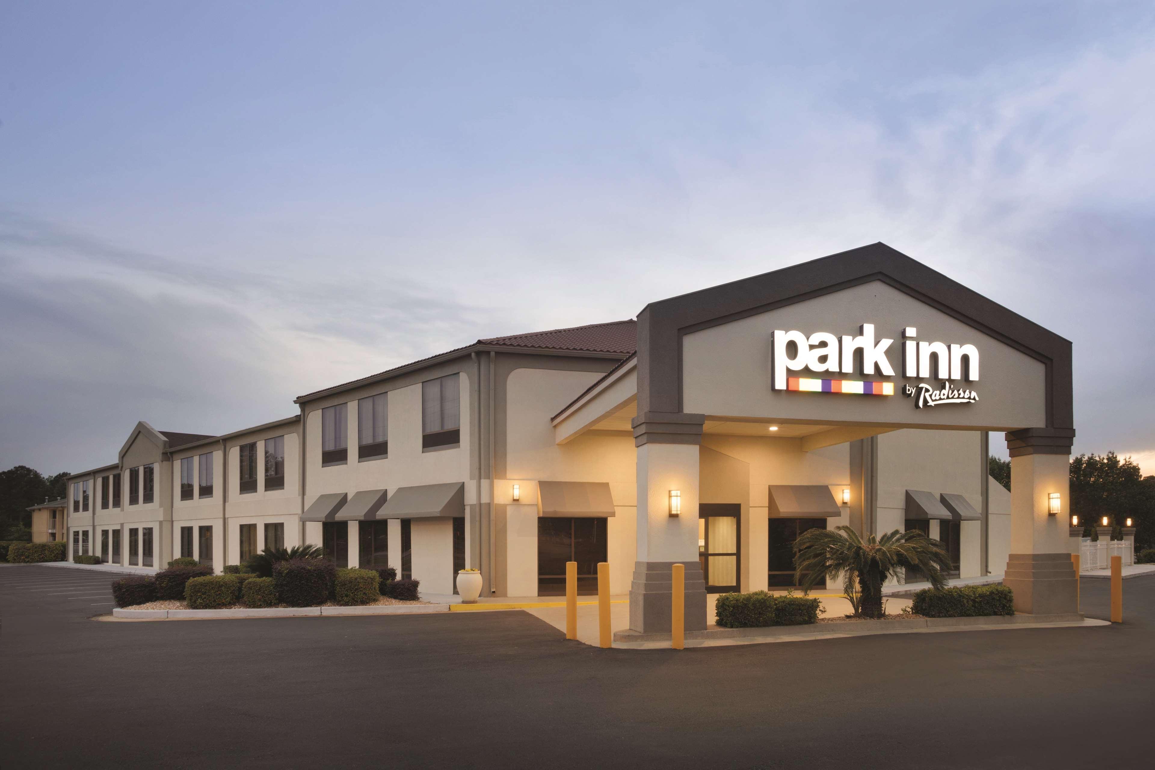 Park Inn By Radisson Олбани Экстерьер фото