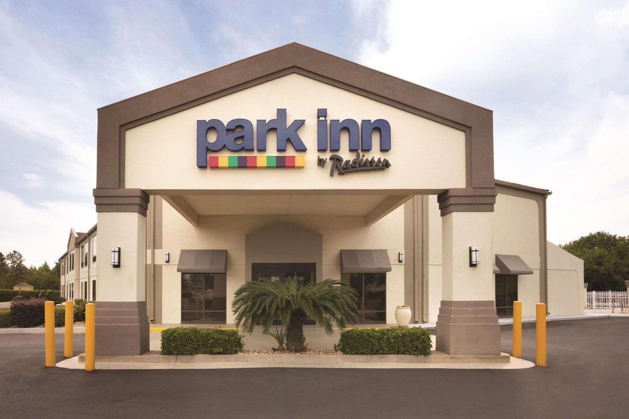 Park Inn By Radisson Олбани Экстерьер фото