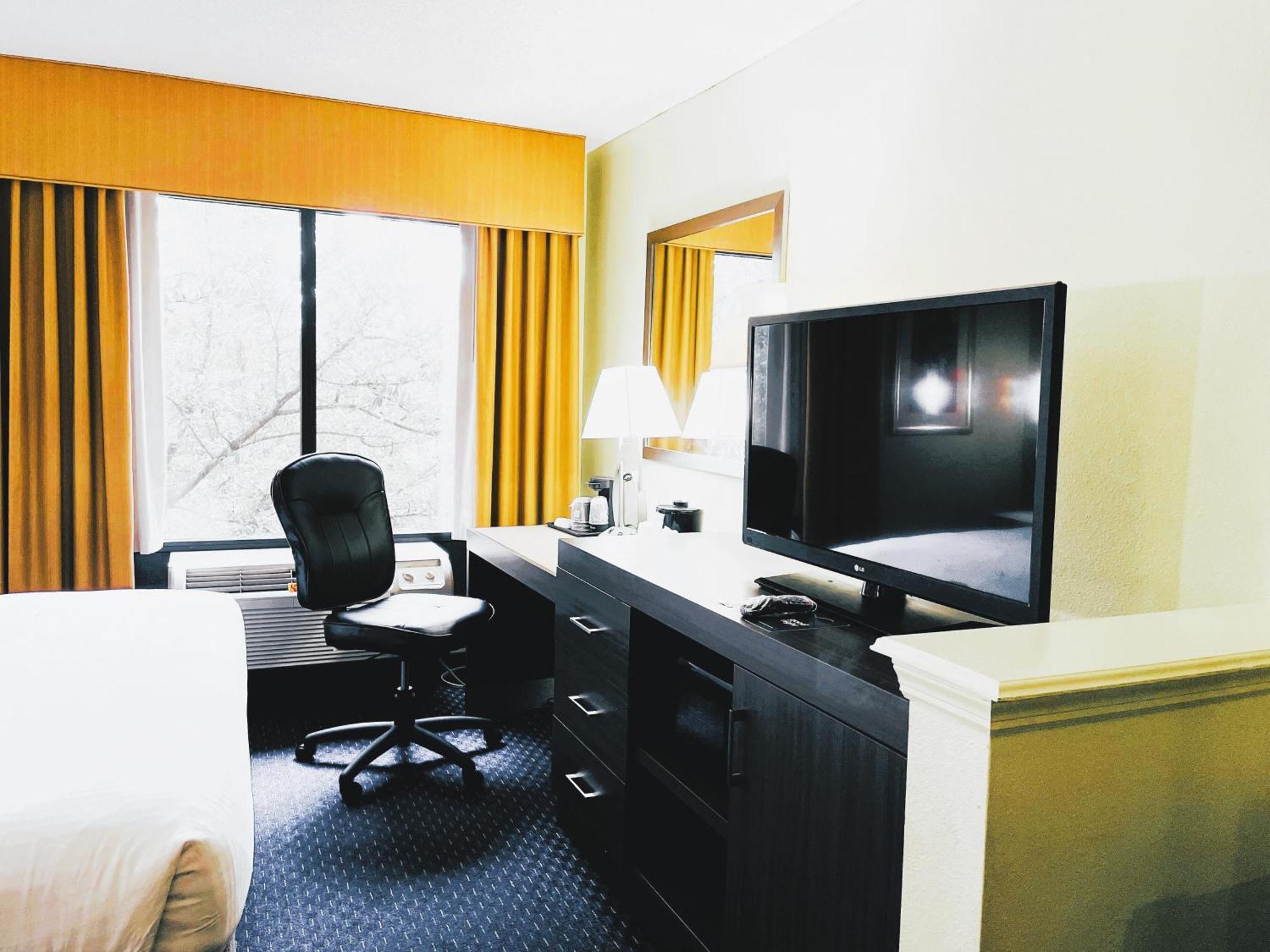 Park Inn By Radisson Олбани Экстерьер фото